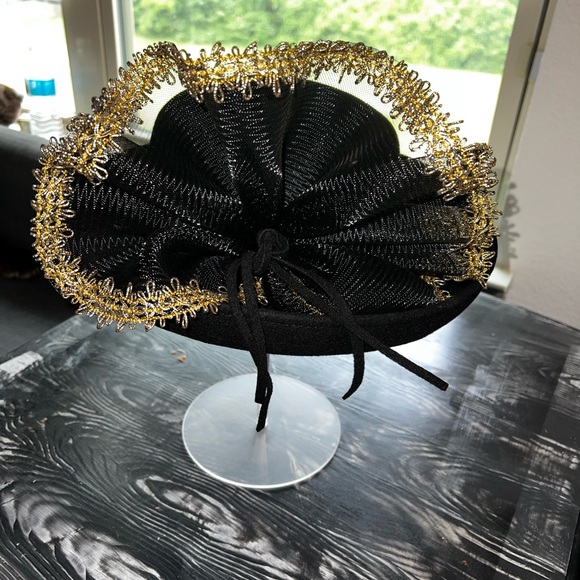 Black hat with black and gold adornment - Picture 3 of 5